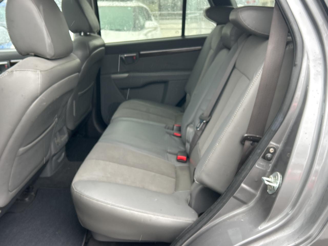 2010 Hyundai Santa Fe GL W/SPORT Photo