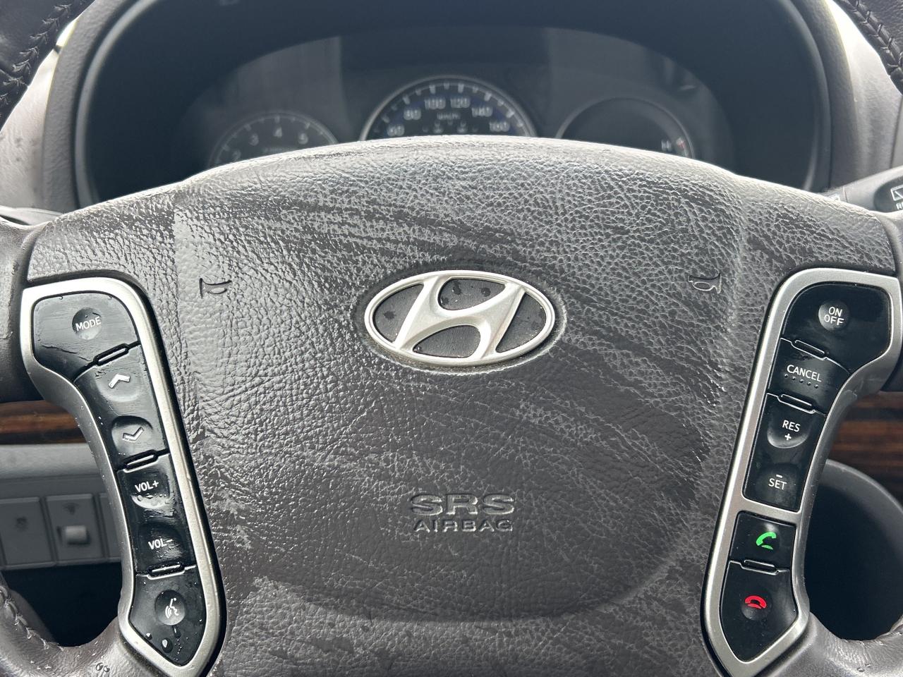 2010 Hyundai Santa Fe GL W/SPORT Photo