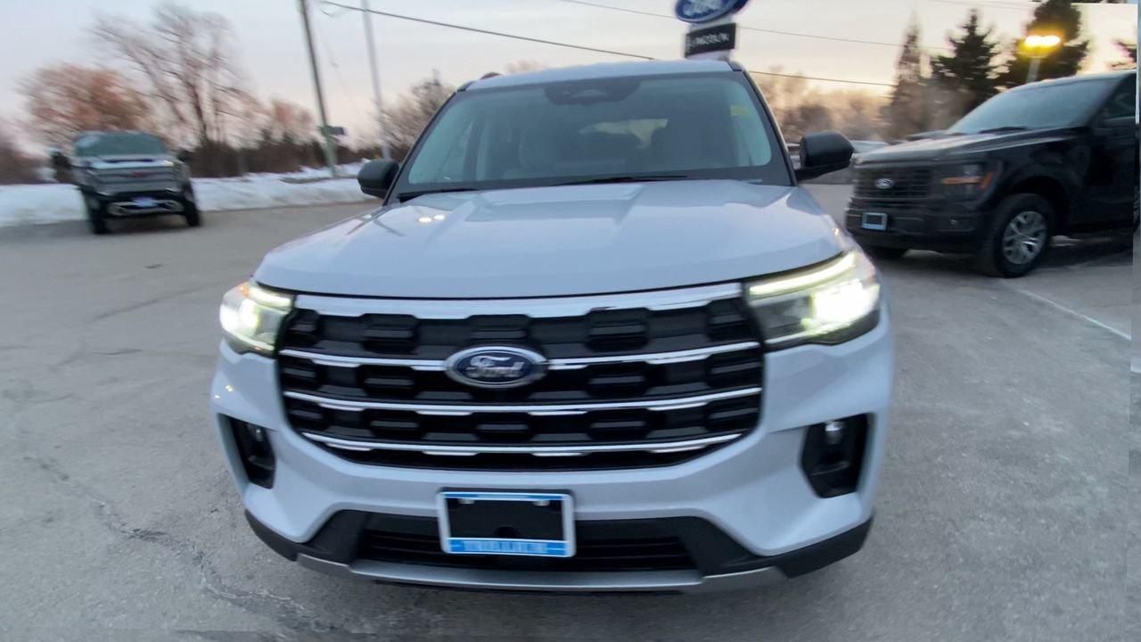 2026 Ford Explorer Active Photo2