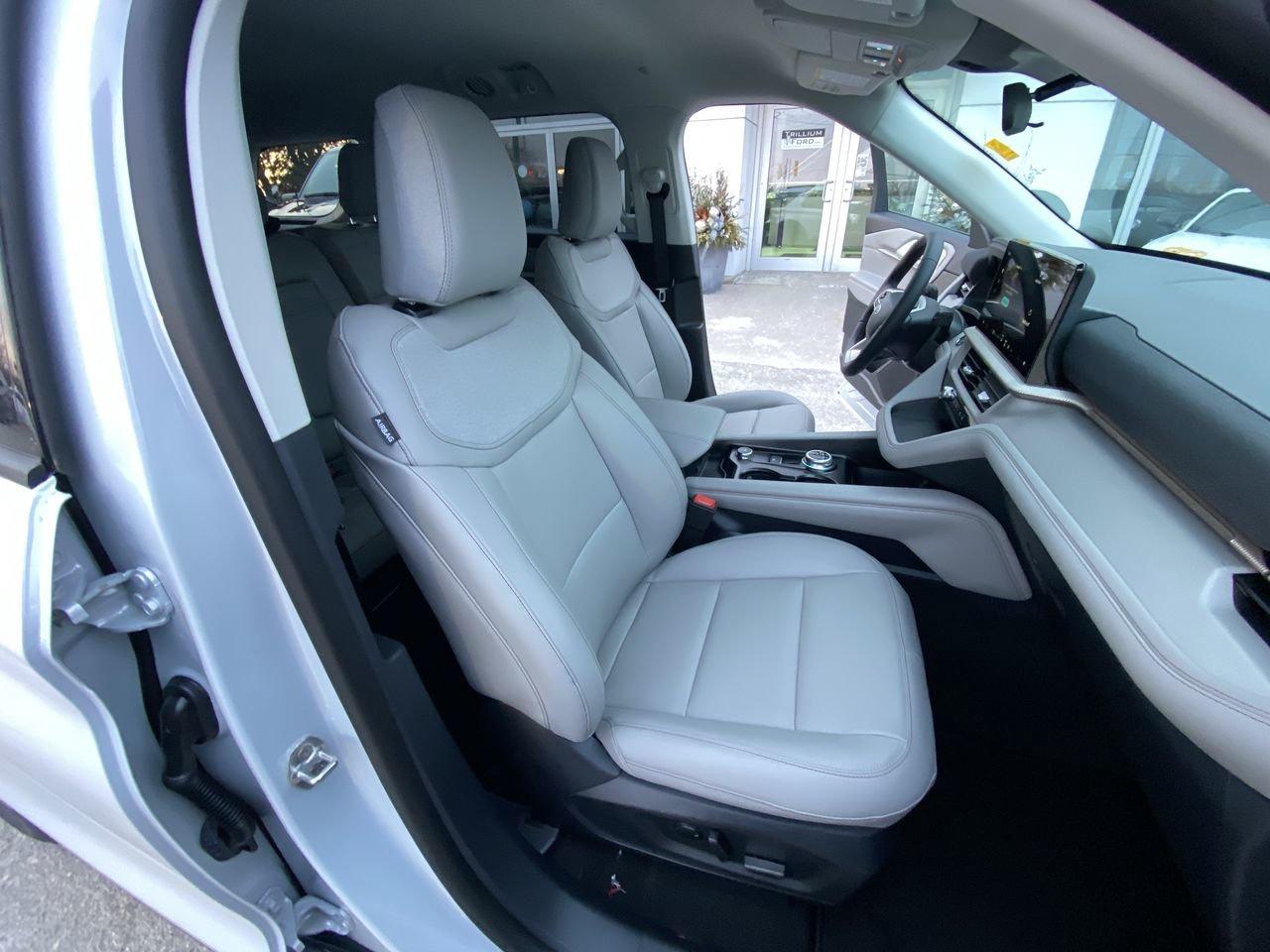 2026 Ford Explorer Active Photo