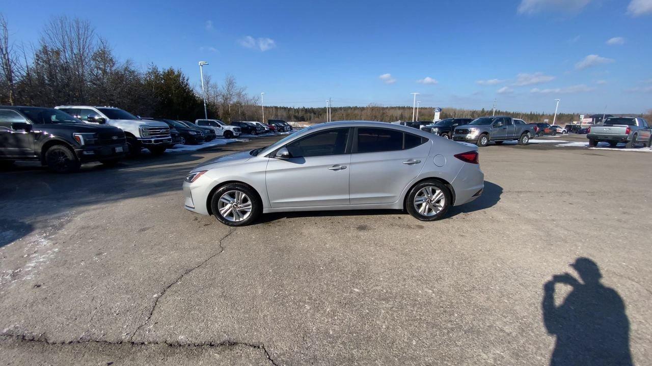 2020 Hyundai Elantra Preferred w/Sun & Safety Package Photo4