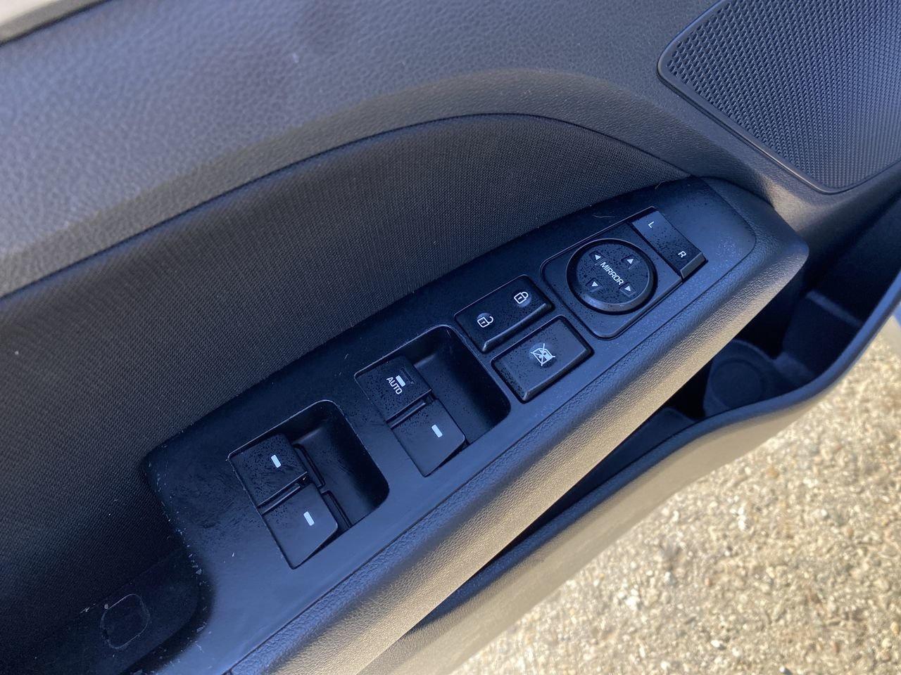 2020 Hyundai Elantra Preferred w/Sun & Safety Package Photo