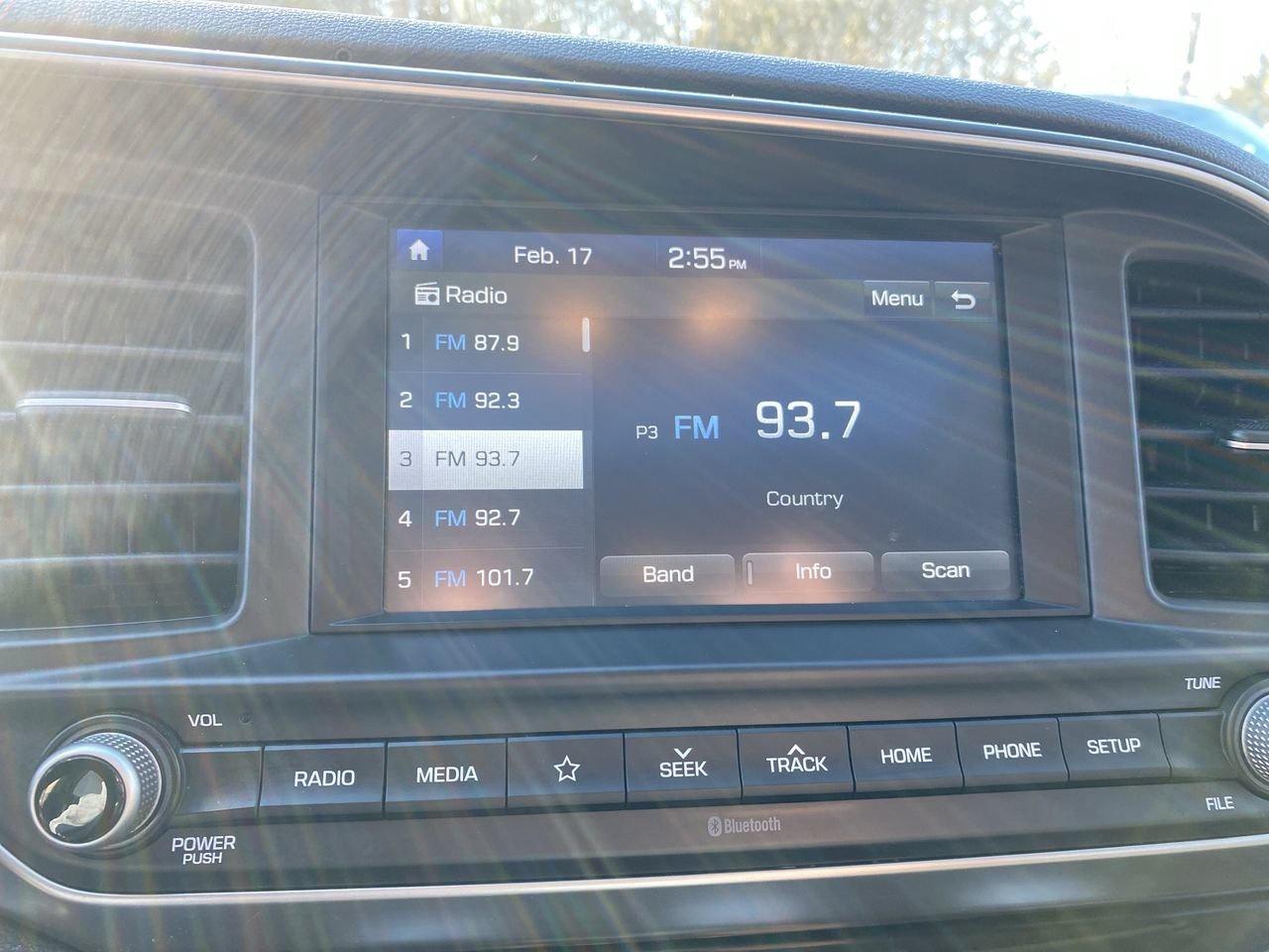 2020 Hyundai Elantra Preferred w/Sun & Safety Package Photo