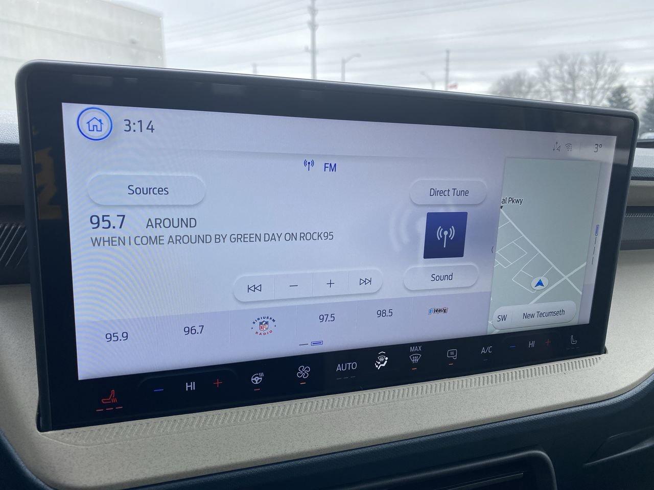 2026 Ford Maverick Hybrid Lariat Photo