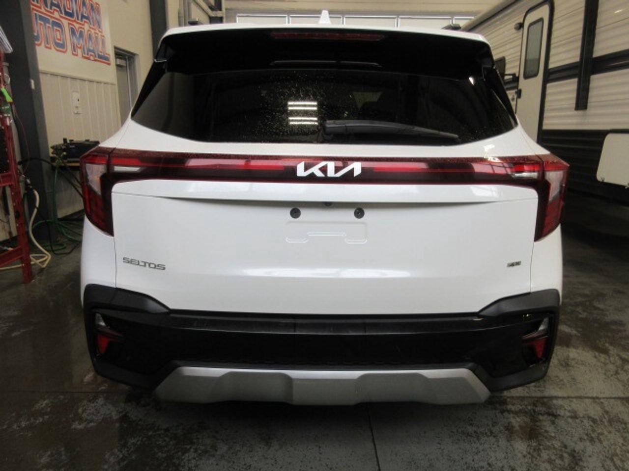 2024 Kia Seltos EX AWD, APPLE/ANDROID, HTD. SEATS, ALLOYS, 69K! Photo