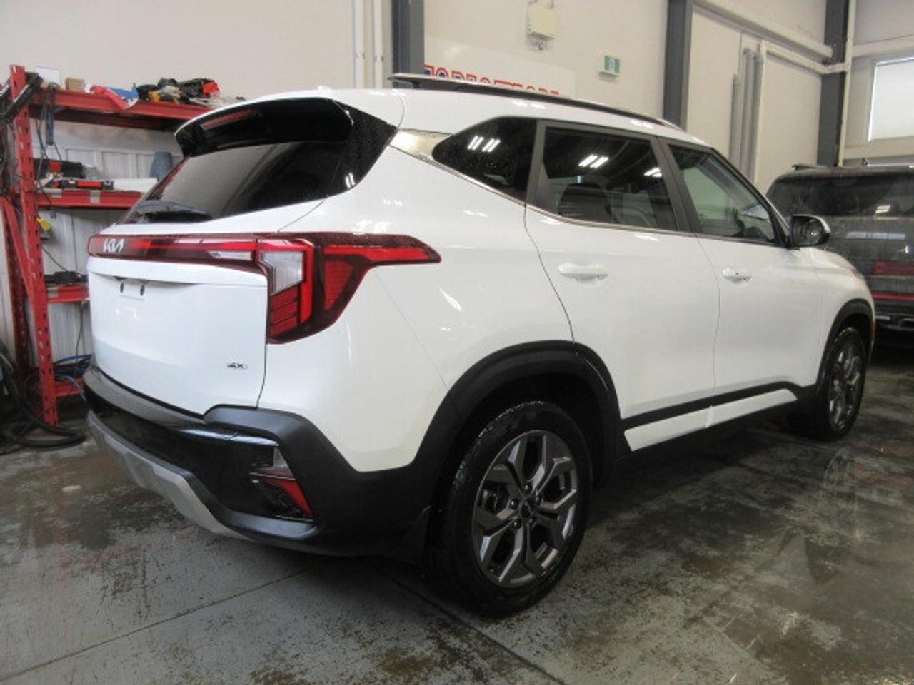 2024 Kia Seltos EX AWD, APPLE/ANDROID, HTD. SEATS, ALLOYS, 69K! Photo