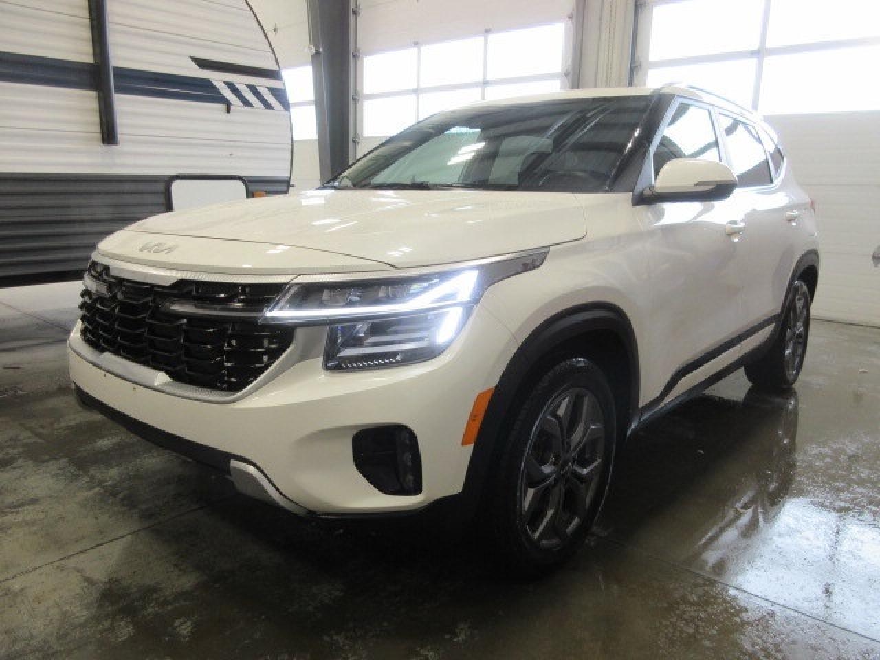 2024 Kia Seltos EX AWD, APPLE/ANDROID, HTD. SEATS, ALLOYS, 69K! Photo