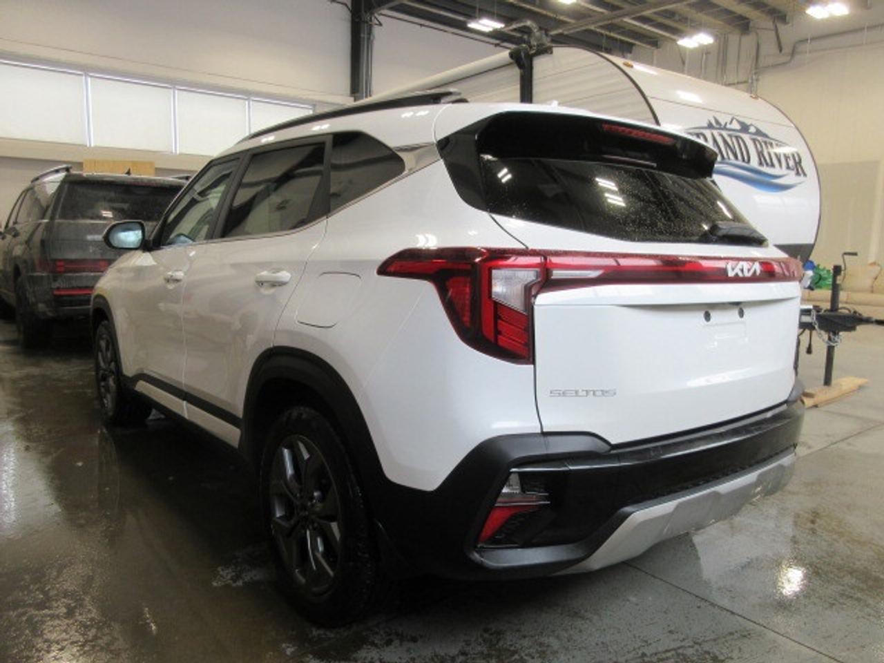 2024 Kia Seltos EX AWD, APPLE/ANDROID, HTD. SEATS, ALLOYS, 69K! Photo4