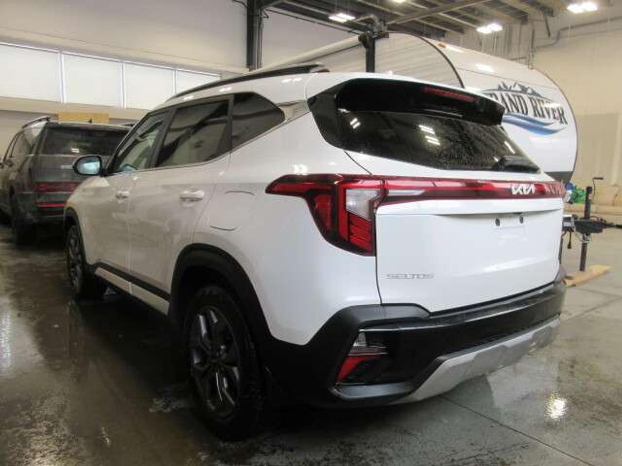 2024 Kia Seltos EX AWD, APPLE/ANDROID, HTD. SEATS, ALLOYS, 69K! Photo