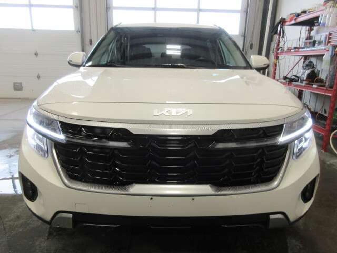 2024 Kia Seltos EX AWD, APPLE/ANDROID, HTD. SEATS, ALLOYS, 69K! Photo2