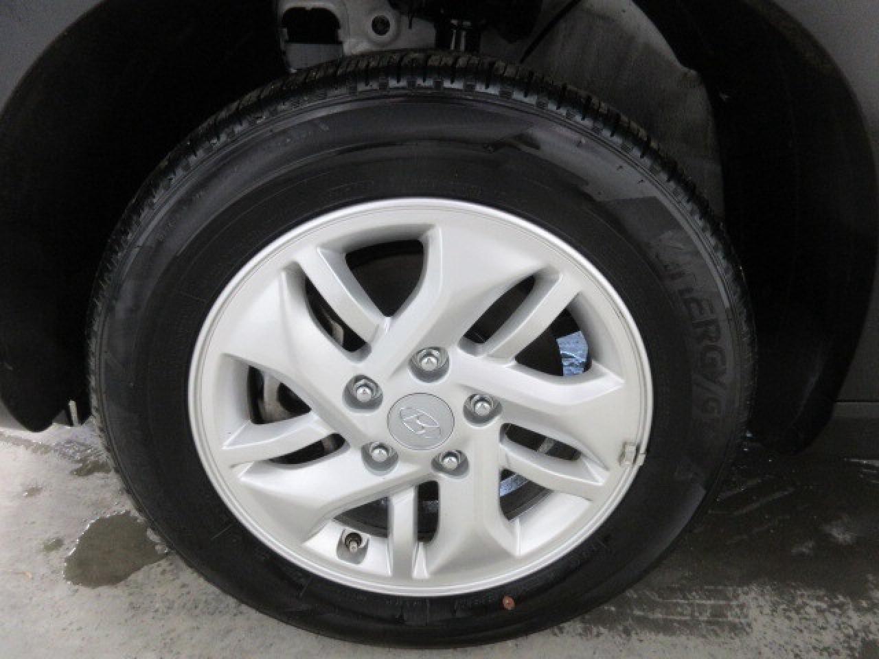 2024 Hyundai Venue PREFERRED, ALLOYS, HTD. SEATS, APPLE/ANDROID, 62K! Photo