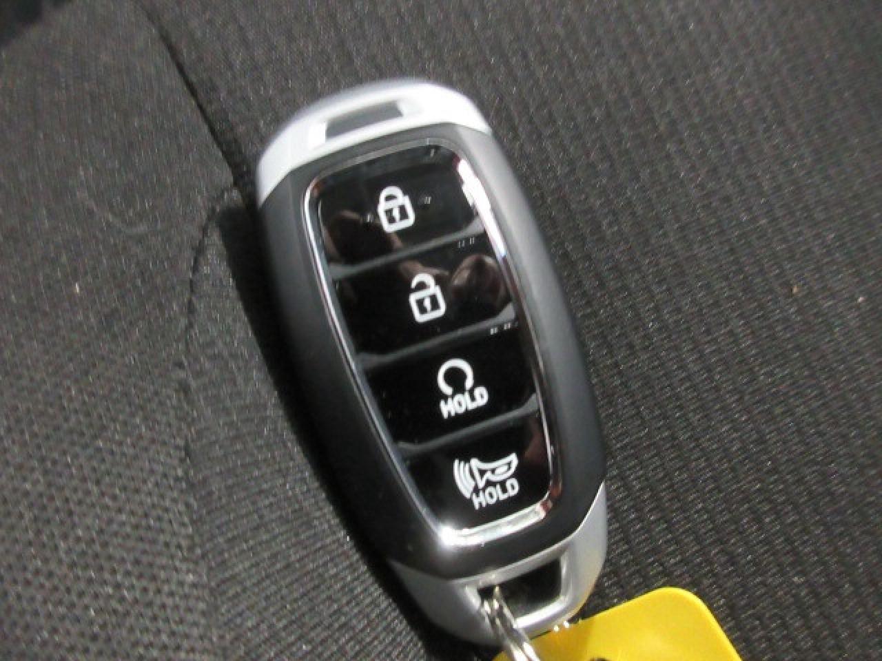 2024 Hyundai Venue PREFERRED, ALLOYS, HTD. SEATS, APPLE/ANDROID, 62K! Photo