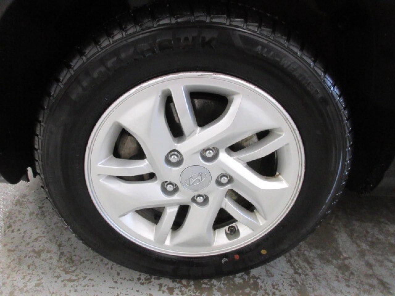 2024 Hyundai Venue PREFERRED, ALLOYS, HTD. SEATS, APPLE/ANDROID, 72K! Photo