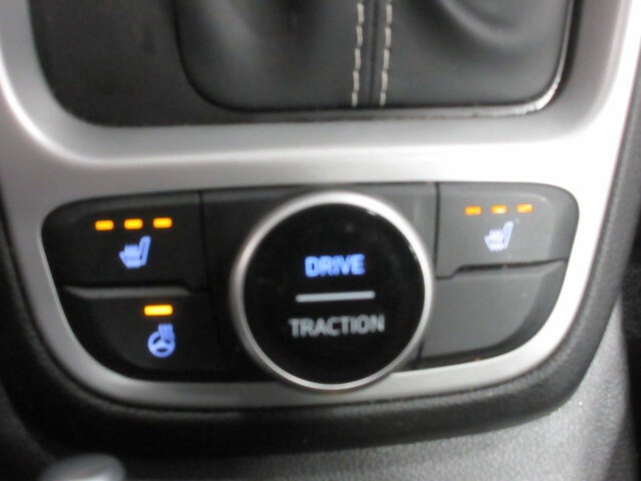 2024 Hyundai Venue PREFERRED, ALLOYS, HTD. SEATS, APPLE/ANDROID, 72K! Photo