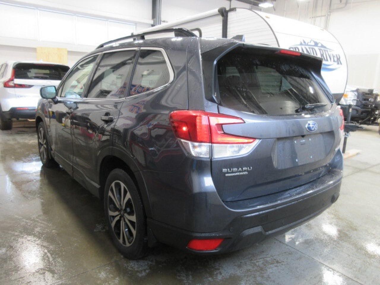 2021 Subaru Forester 2.5i LIMITED W/NAV, EYESIGHT, ROOF, LEATHER, 73K! Photo