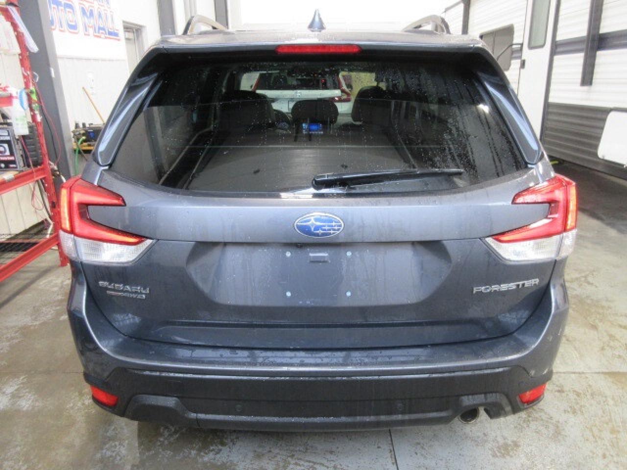 2021 Subaru Forester 2.5i LIMITED W/NAV, EYESIGHT, ROOF, LEATHER, 73K! Photo