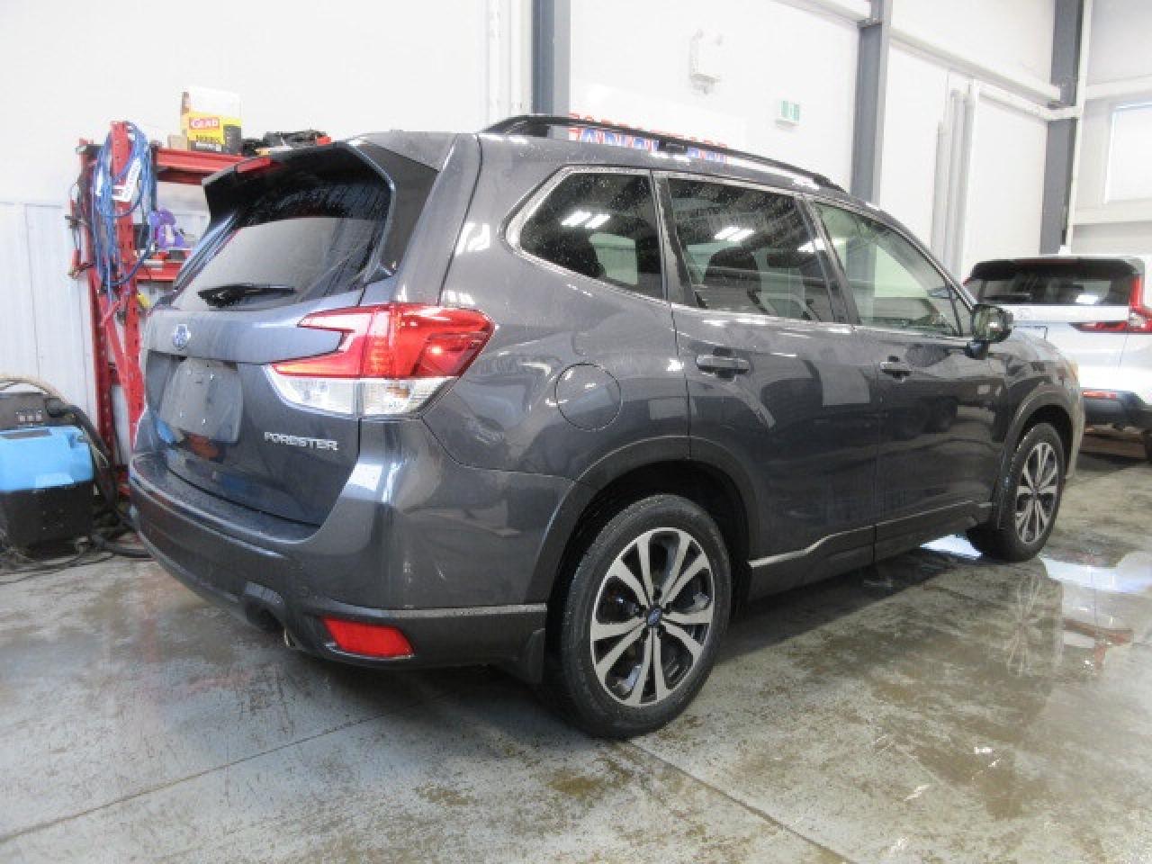 2021 Subaru Forester 2.5i LIMITED W/NAV, EYESIGHT, ROOF, LEATHER, 73K! Photo
