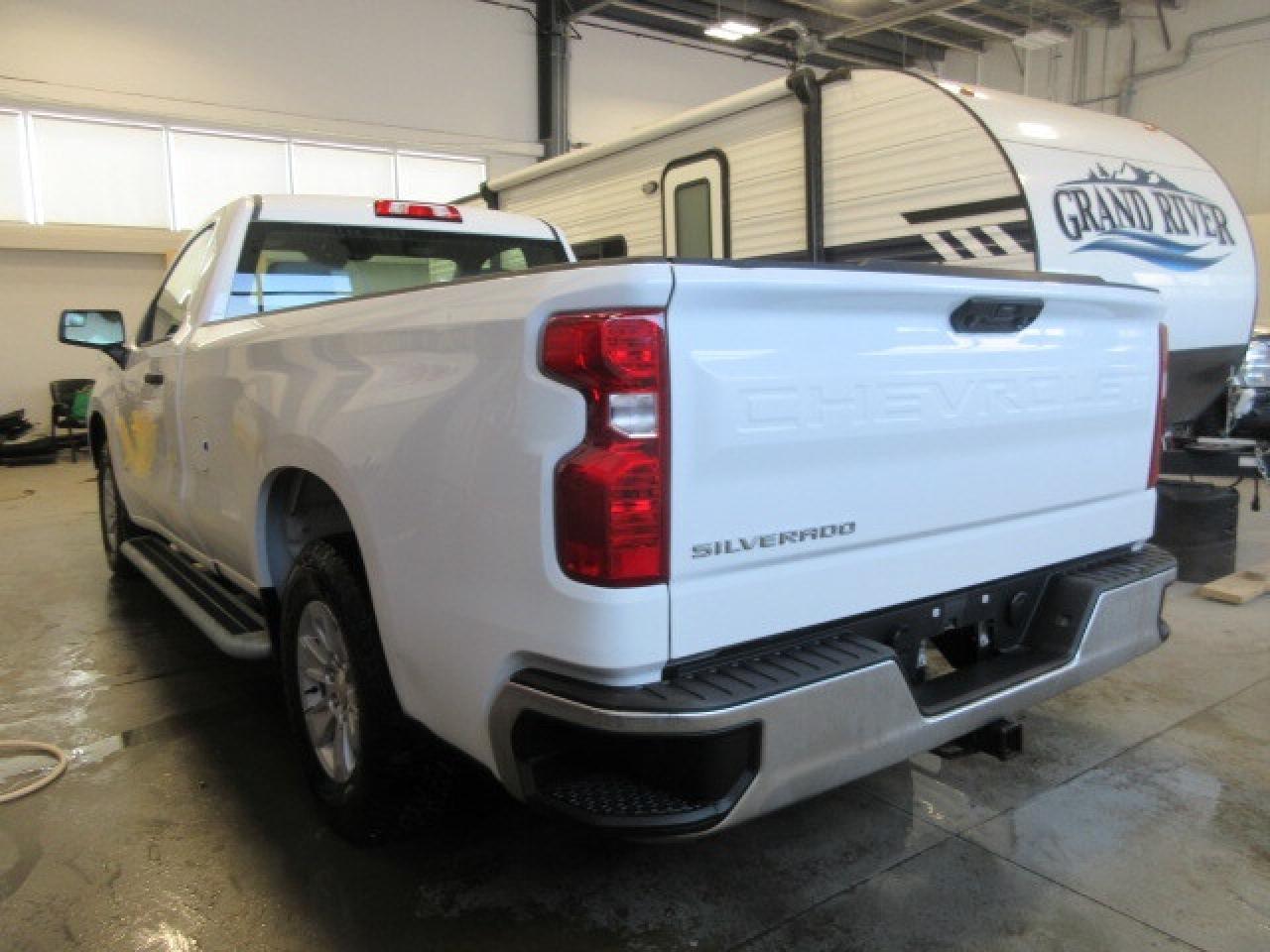 2024 Chevrolet Silverado 1500 2WD 5.3L LONGBOX REG CAB, A/C, APPLE/ANDROID, 10K! Photo