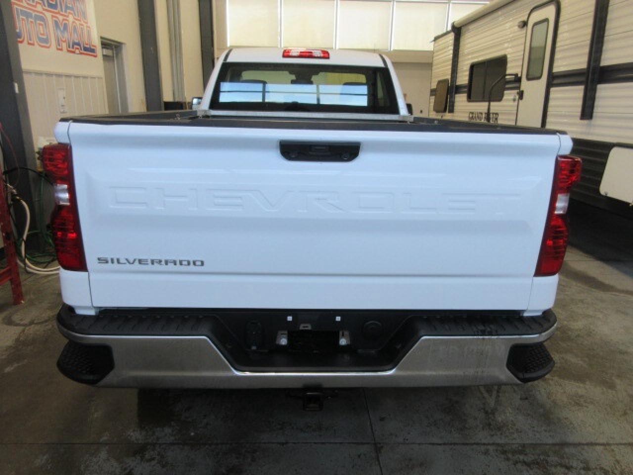 2024 Chevrolet Silverado 1500 2WD 5.3L LONGBOX REG CAB, A/C, APPLE/ANDROID, 10K! Photo