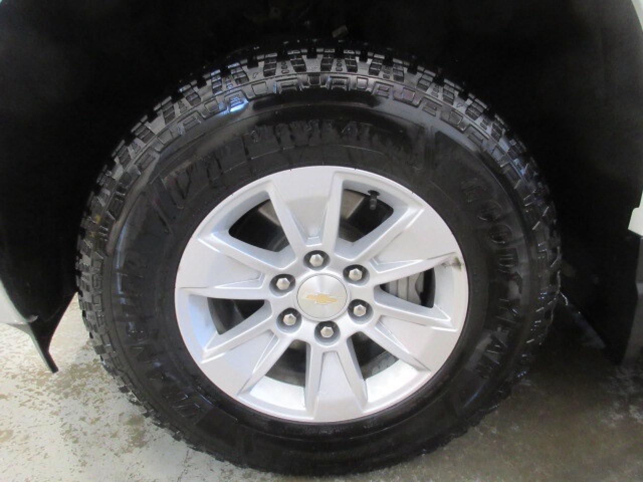 2024 Chevrolet Silverado 1500 2WD 5.3L LONGBOX REG CAB, A/C, APPLE/ANDROID, 10K! Photo