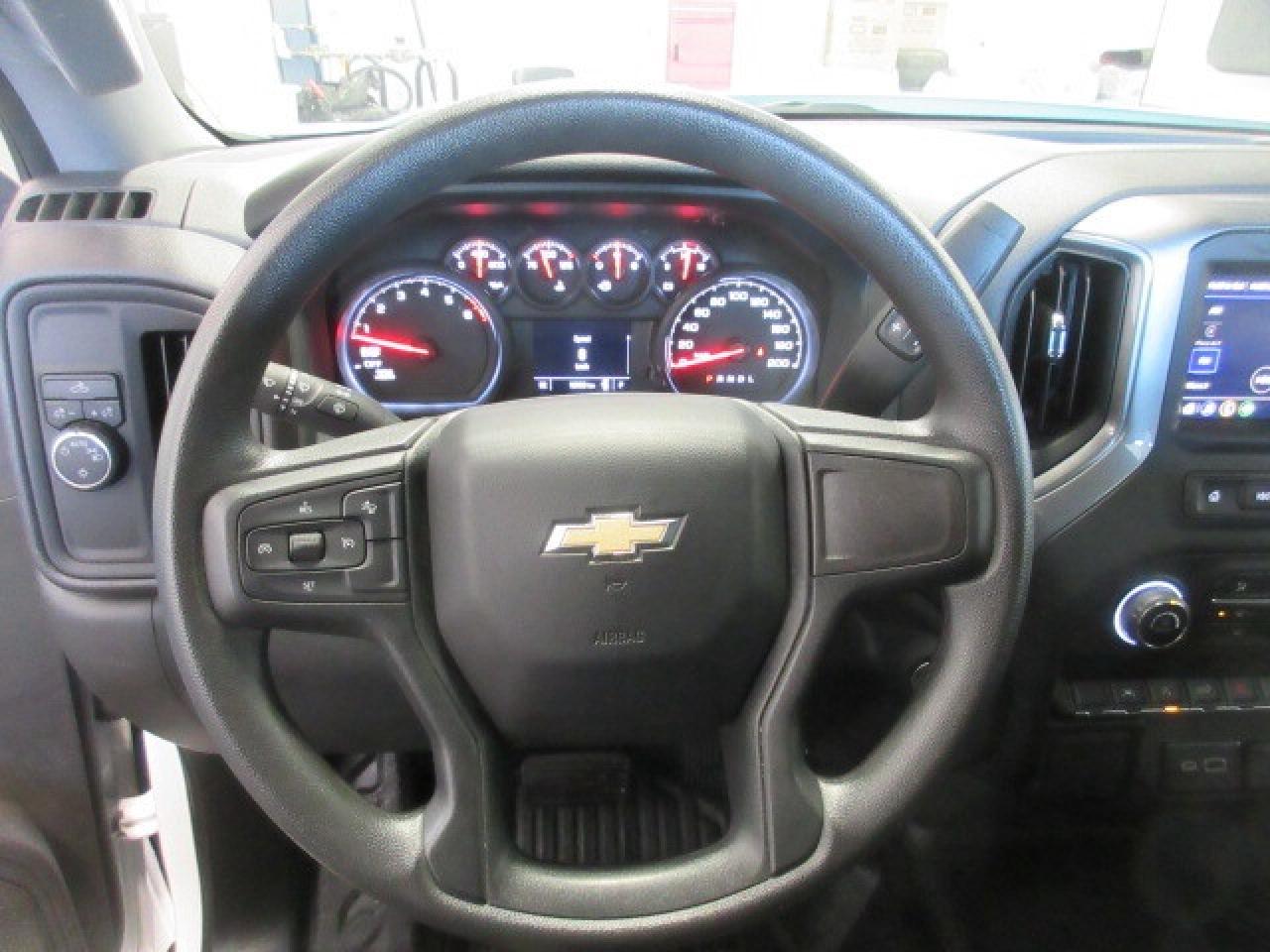 2024 Chevrolet Silverado 1500 2WD 5.3L LONGBOX REG CAB, A/C, APPLE/ANDROID, 10K! Photo