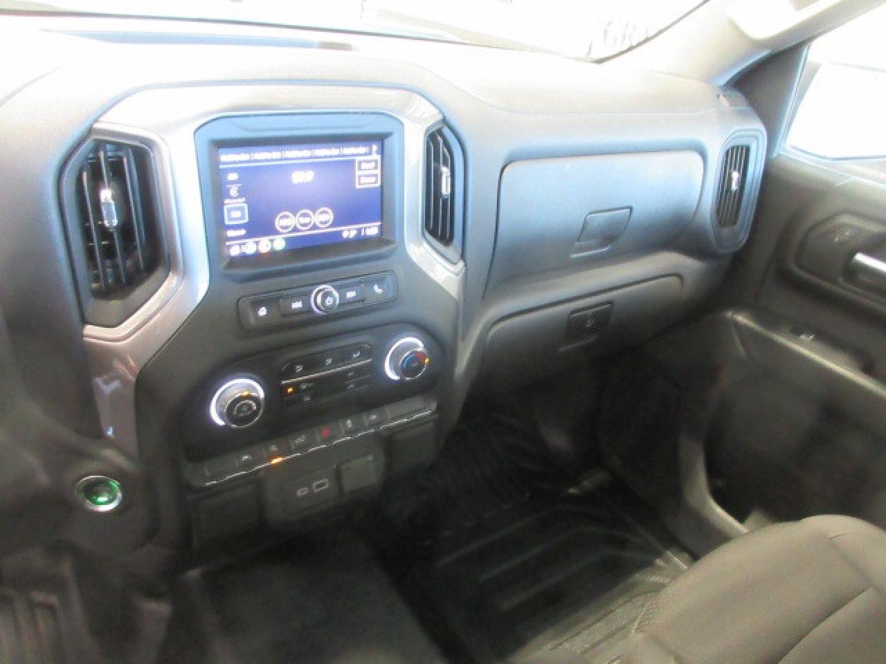 2024 Chevrolet Silverado 1500 2WD 5.3L LONGBOX REG CAB, A/C, APPLE/ANDROID, 10K! Photo