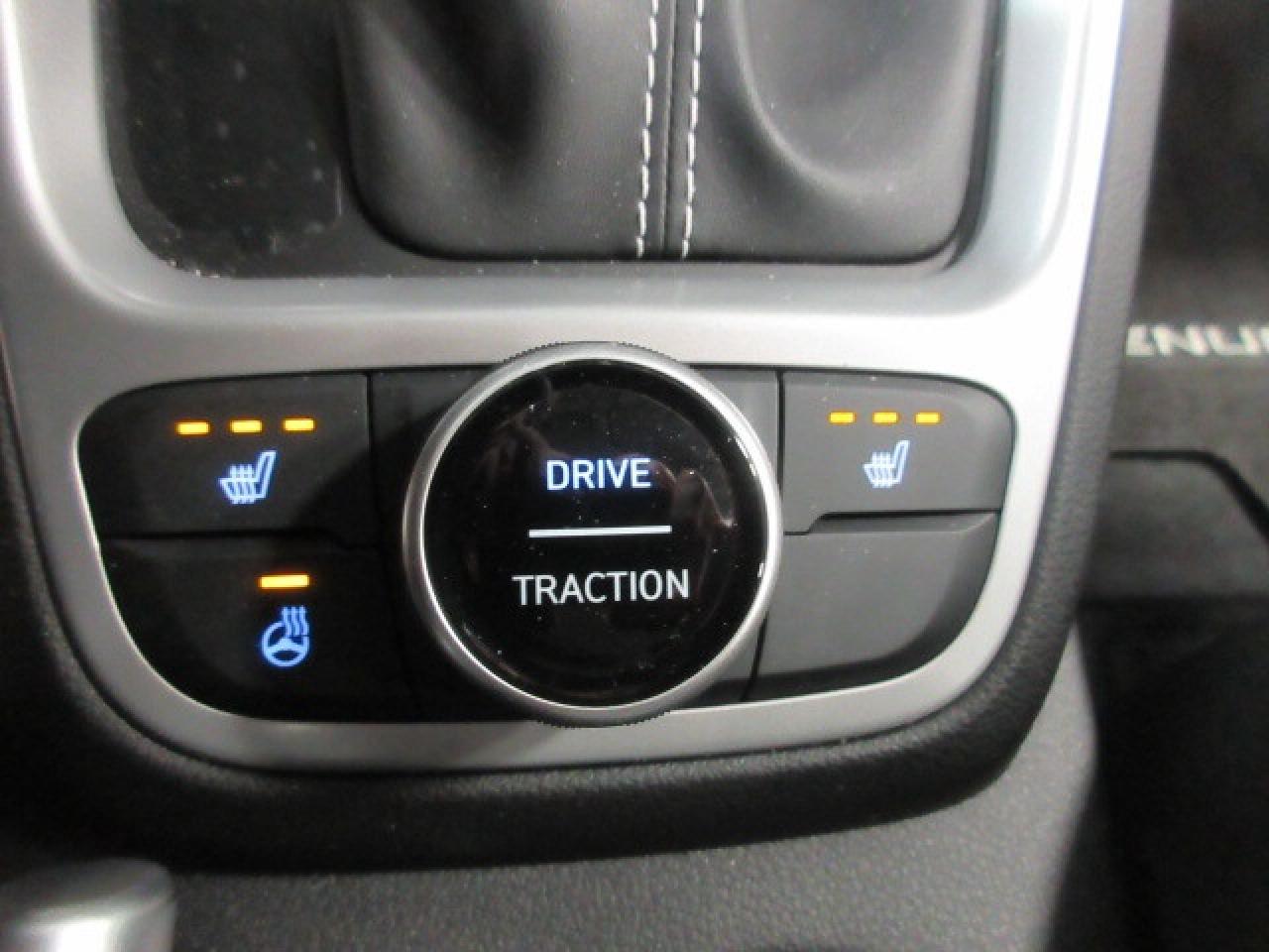 2024 Hyundai Venue PREFERRED, ALLOYS, HTD. SEATS, APPLE/ANDROID, 66K! Photo