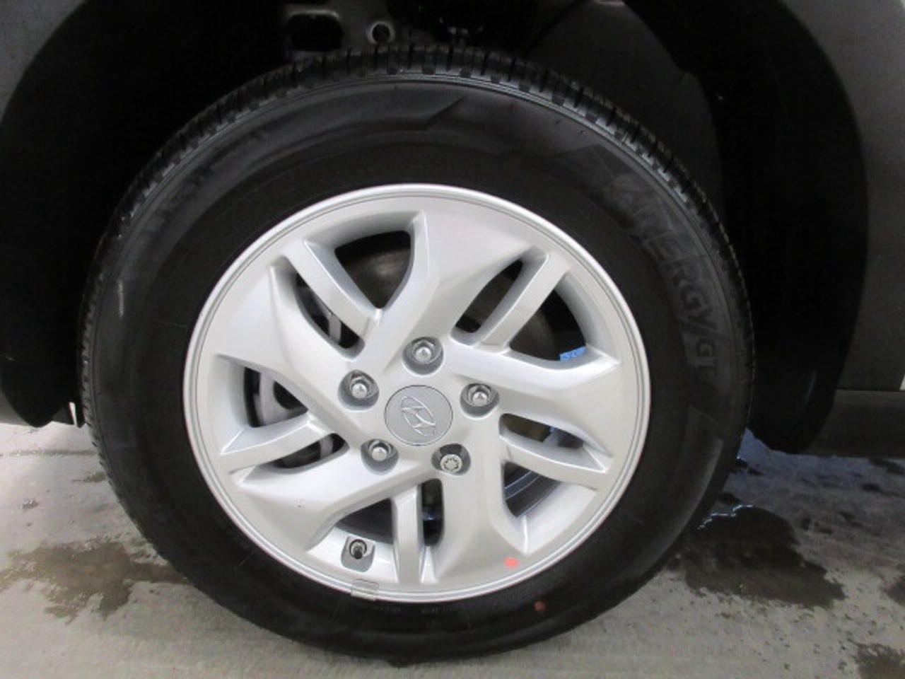2024 Hyundai Venue PREFERRED, ALLOYS, HTD. SEATS, APPLE/ANDROID, 66K! Photo