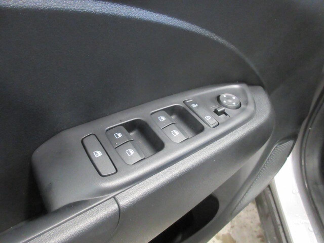 2024 Hyundai Venue PREFERRED, ALLOYS, HTD. SEATS, APPLE/ANDROID, 66K! Photo
