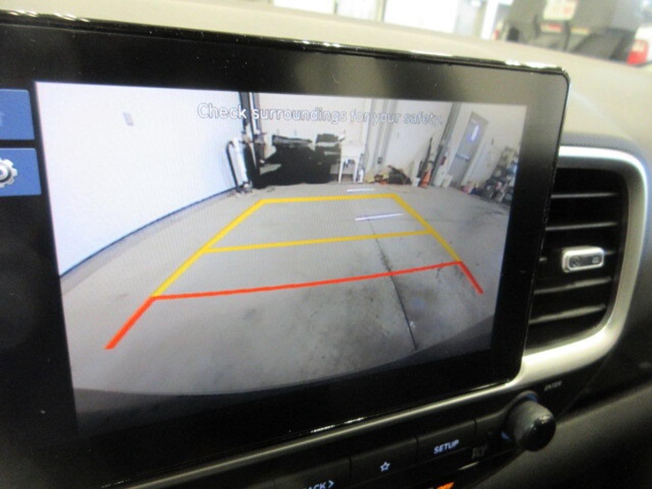 2024 Hyundai Venue PREFERRED, ALLOYS, HTD. SEATS, APPLE/ANDROID, 66K! Photo