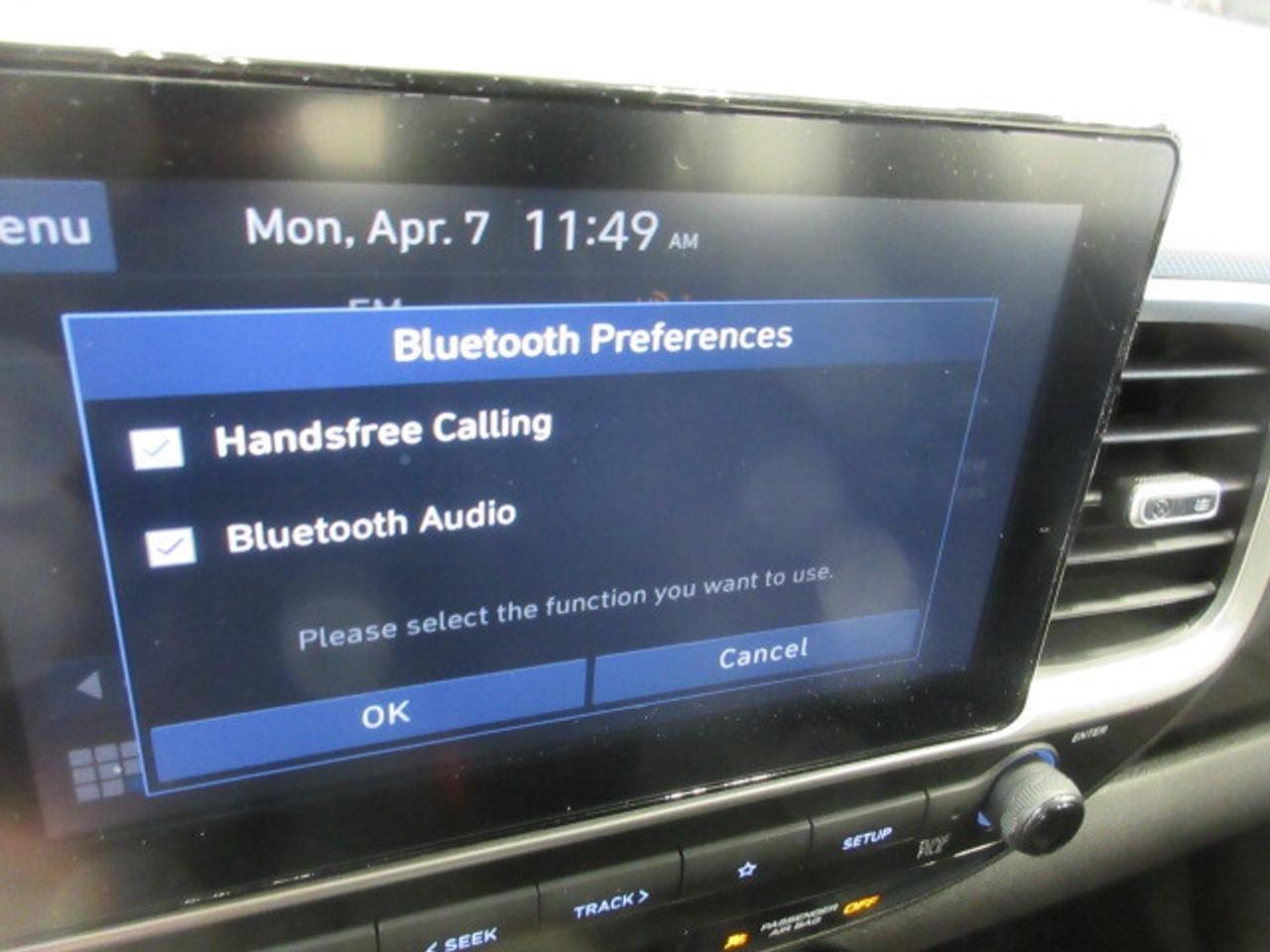 2024 Hyundai Venue PREFERRED, ALLOYS, HTD. SEATS, APPLE/ANDROID, 66K! Photo