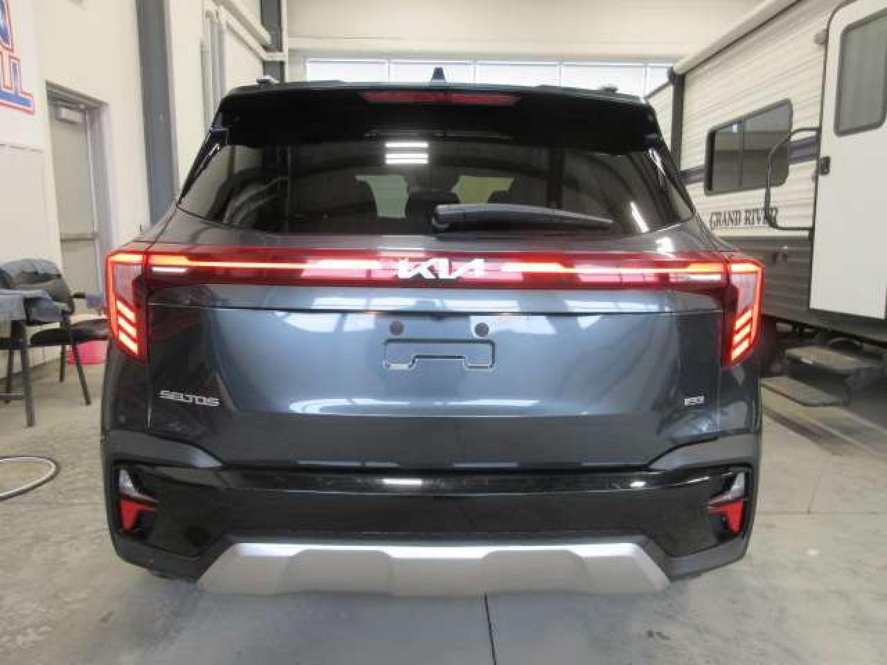 2024 Kia Seltos EX AWD, ROOF, HEATED LEATHER, APPLE/ANDROID, 70K! Photo