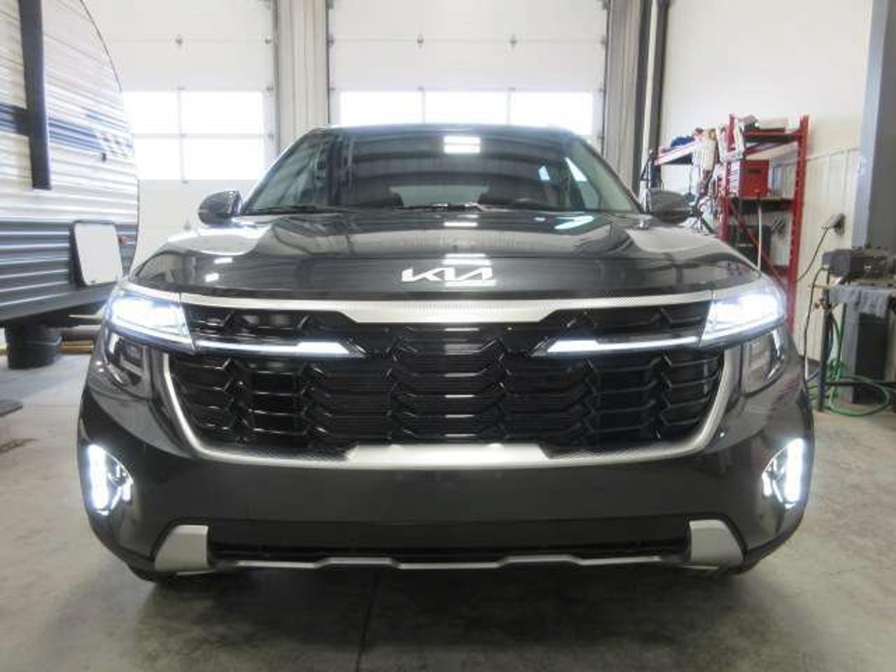 2024 Kia Seltos EX AWD, ROOF, HEATED LEATHER, APPLE/ANDROID, 70K! Photo