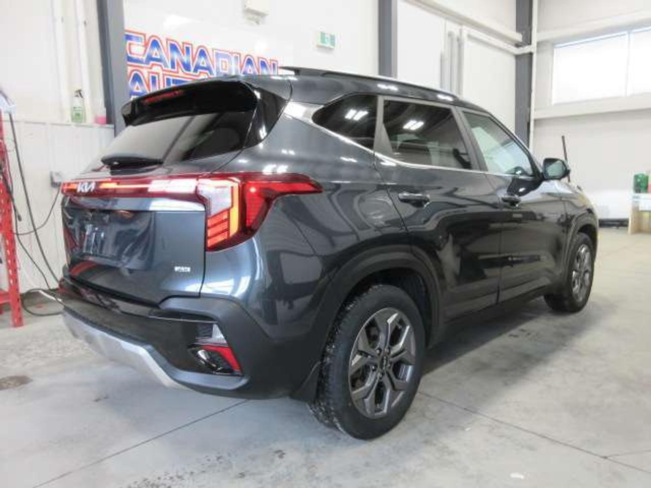 2024 Kia Seltos EX AWD, ROOF, HEATED LEATHER, APPLE/ANDROID, 70K! Photo