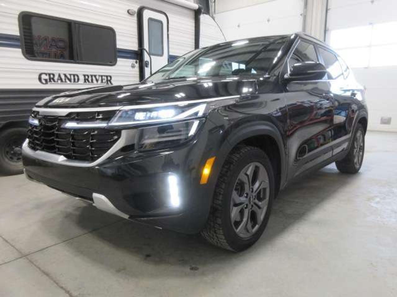 2024 Kia Seltos EX AWD, ROOF, HEATED LEATHER, APPLE/ANDROID, 74K! Photo