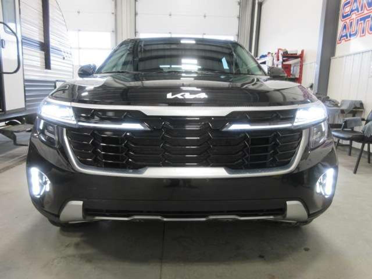 2024 Kia Seltos EX AWD, ROOF, HEATED LEATHER, APPLE/ANDROID, 74K! Photo