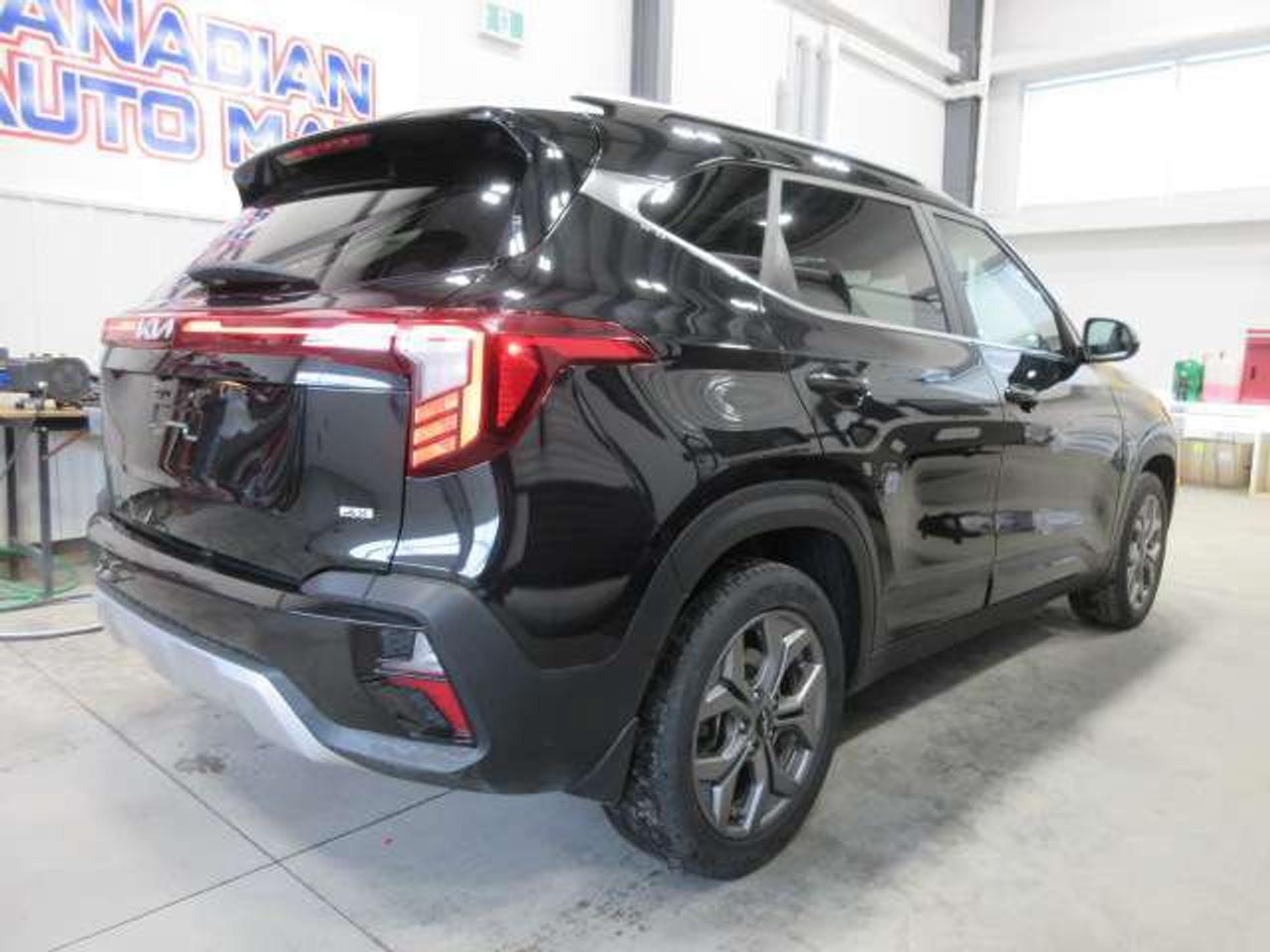 2024 Kia Seltos EX AWD, ROOF, HEATED LEATHER, APPLE/ANDROID, 74K! Photo
