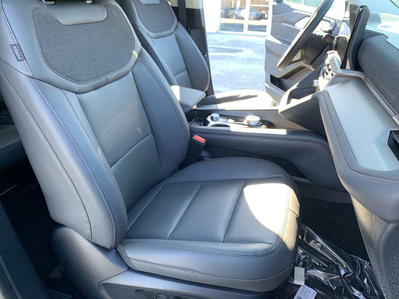 2026 Ford Explorer Active Photo