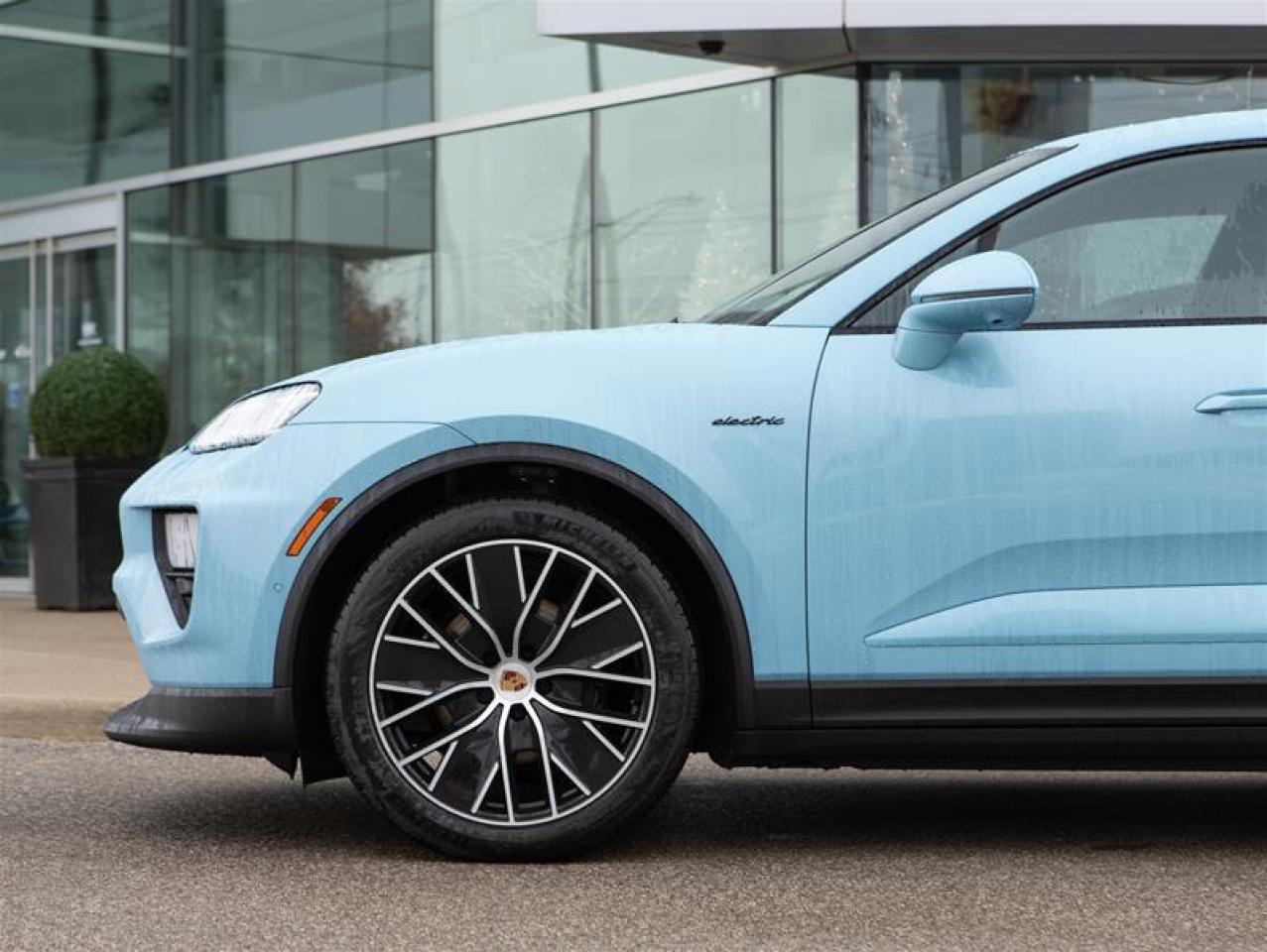 2024 Porsche Macan Electric 4 AWD Photo