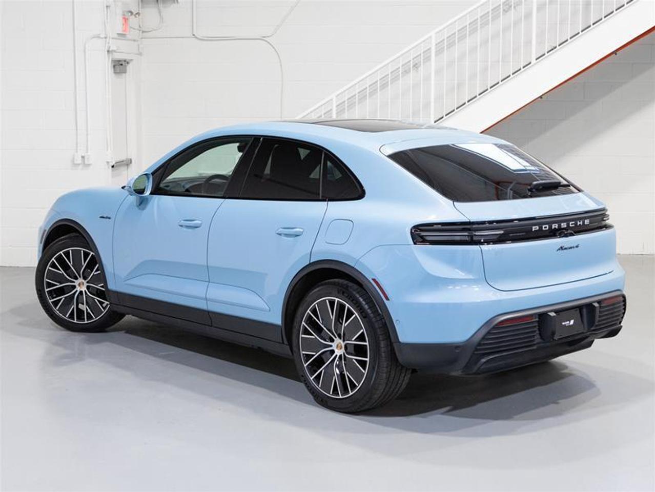 2024 Porsche Macan Electric 4 AWD Photo