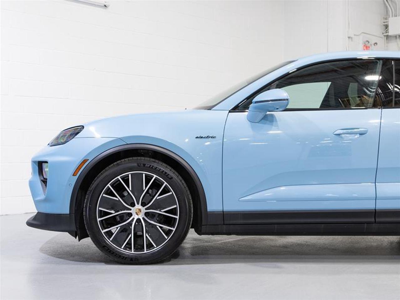 2024 Porsche Macan Electric 4 AWD Photo