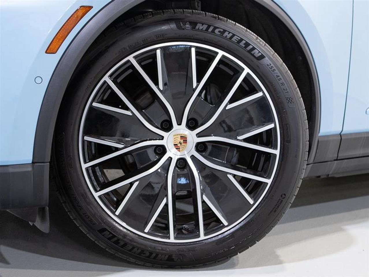 2024 Porsche Macan Electric 4 AWD Photo