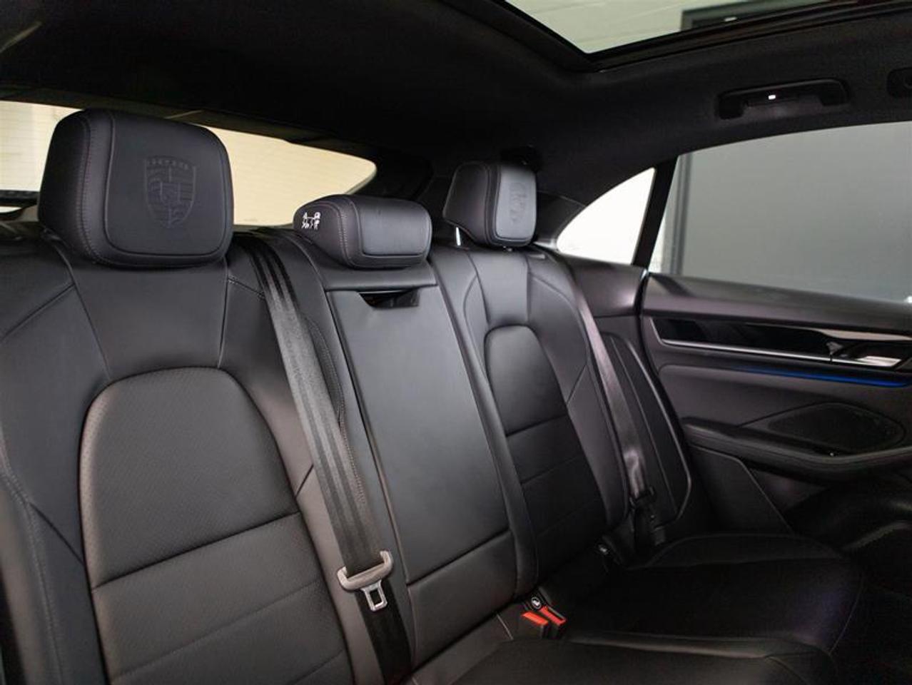 2024 Porsche Macan Electric 4 AWD Photo