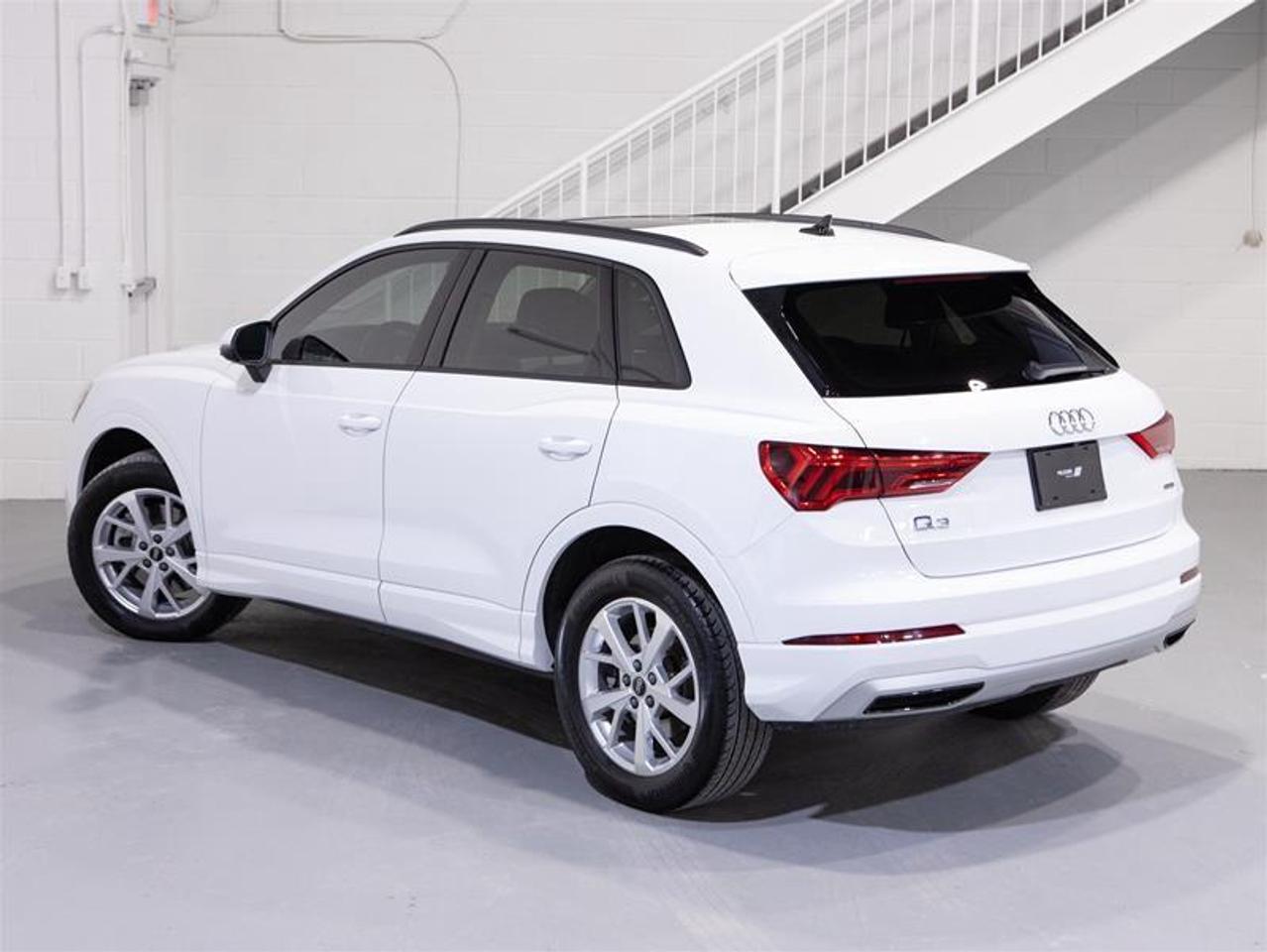 2022 Audi Q3 45 2.0T Komfort quattro 8sp Tiptronic Photo3