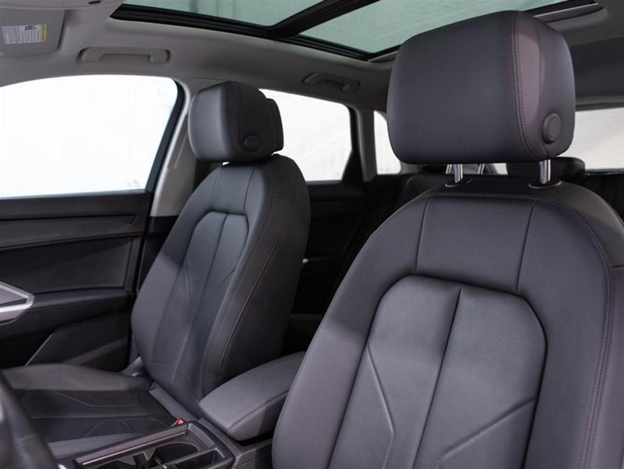 2022 Audi Q3 45 2.0T Komfort quattro 8sp Tiptronic Photo