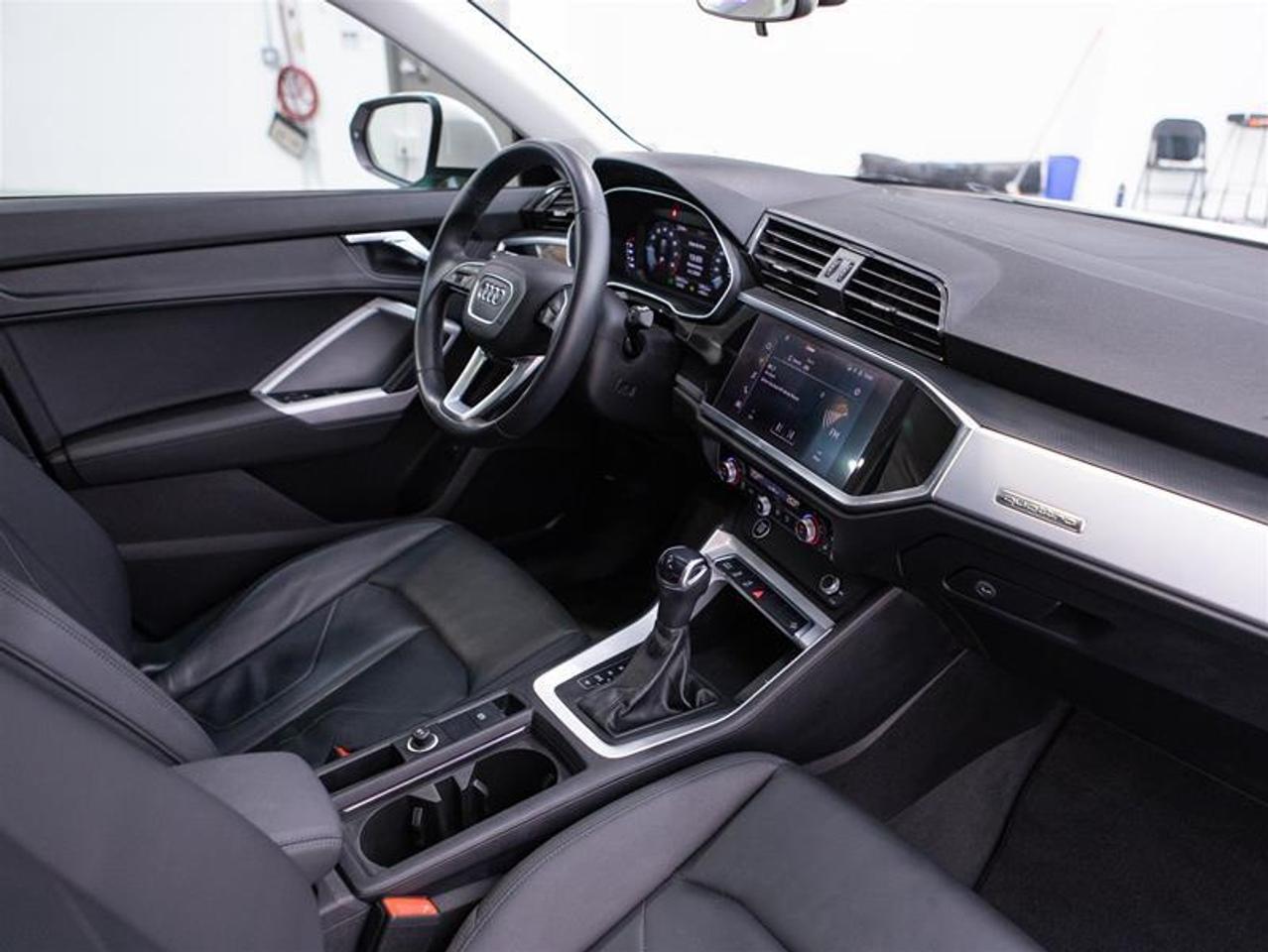 2022 Audi Q3 45 2.0T Komfort quattro 8sp Tiptronic Photo