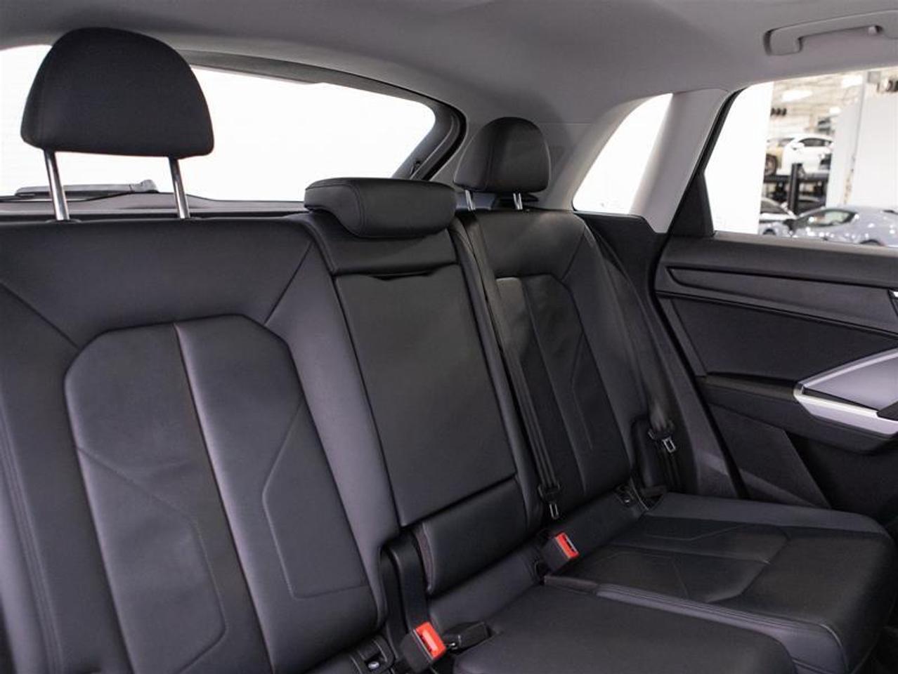 2022 Audi Q3 45 2.0T Komfort quattro 8sp Tiptronic Photo