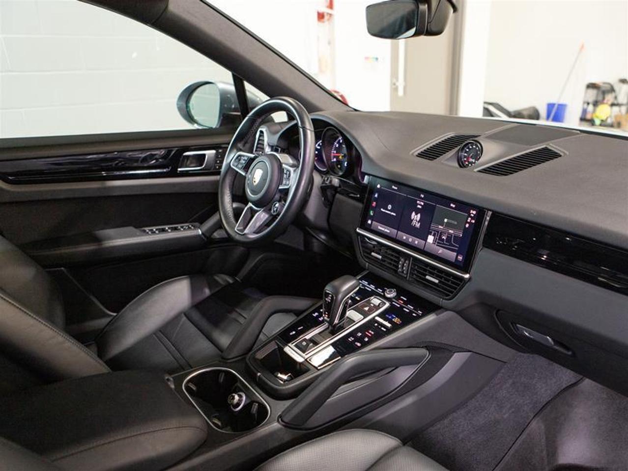 2023 Porsche Cayenne Coupe Photo