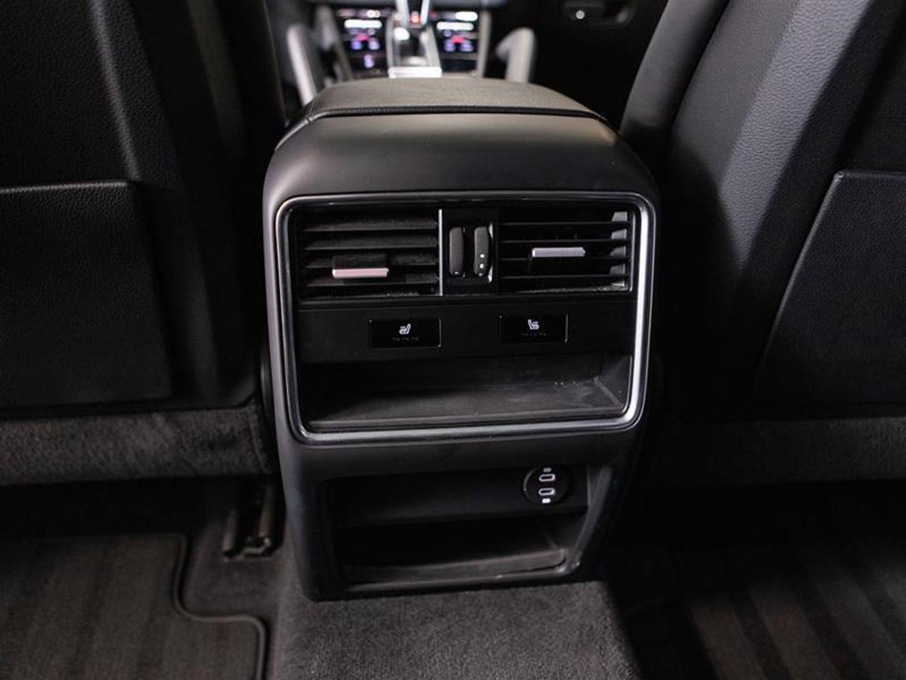 2023 Porsche Cayenne Coupe Photo