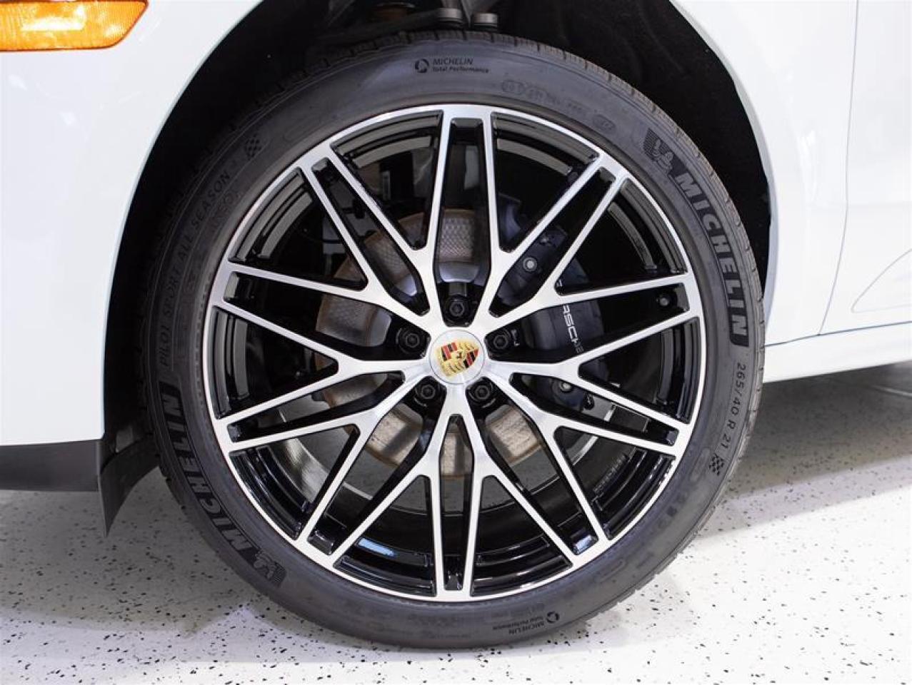 2026 Porsche Macan AWD Photo